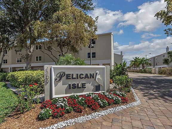 3rd image of 1109 Pinellas Bayway S APT 102