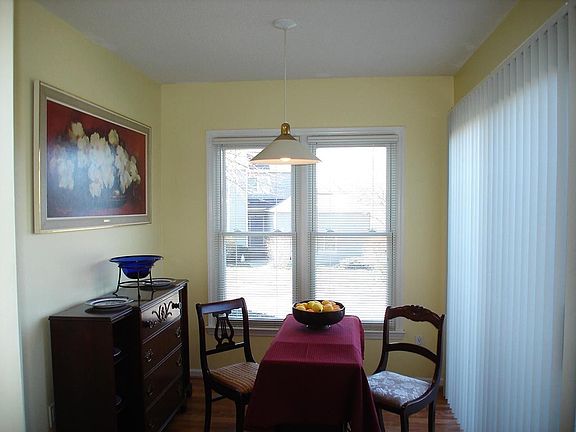 5th image of 4 Hearthwood Cir