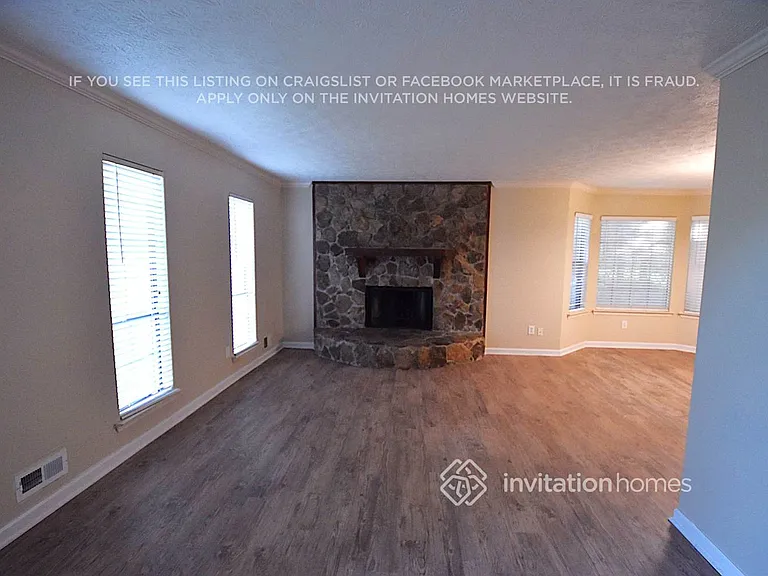 113 Carrollwood Dr — Photo 2