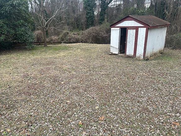 4th image of 204 Sunset Dr