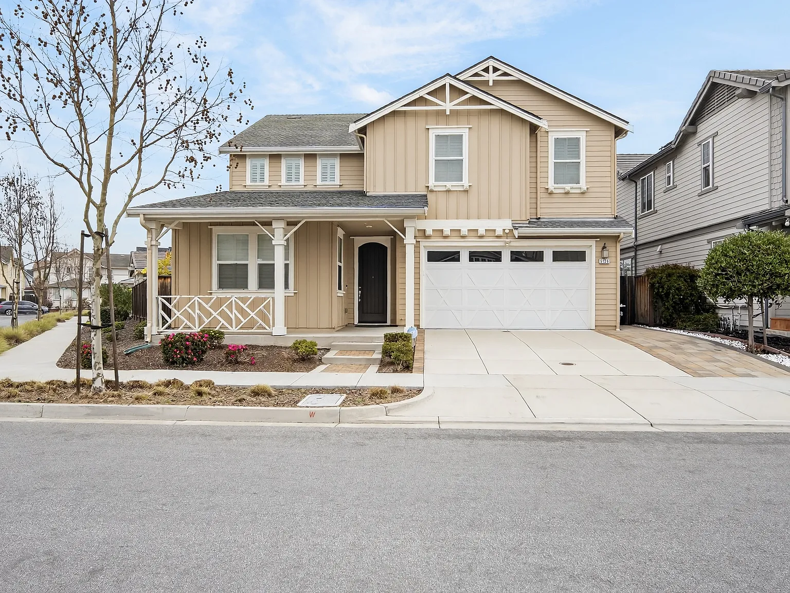 4 bed, 3.5 bath, 3105 sqft, $9,000 — Photo 2