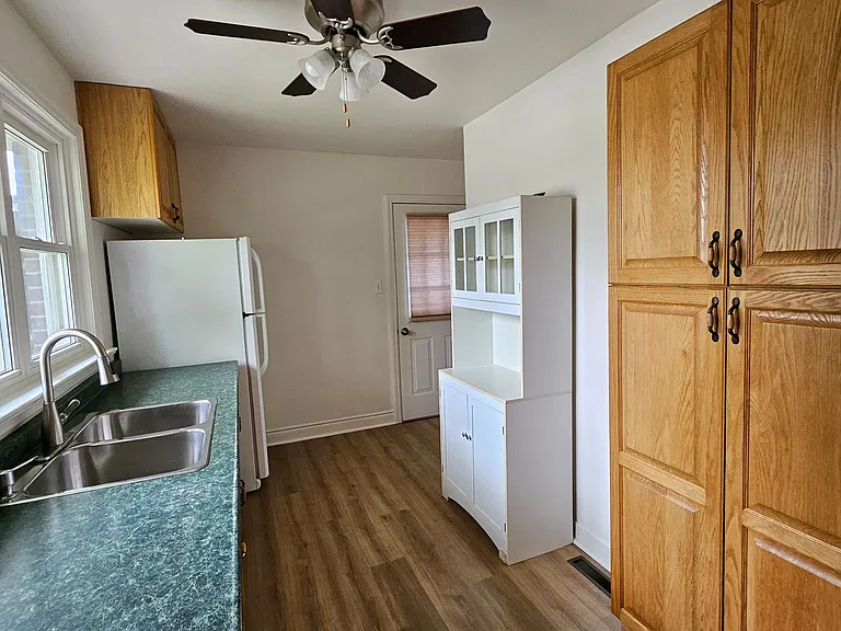 54 Greenlawn Ave — Photo 4