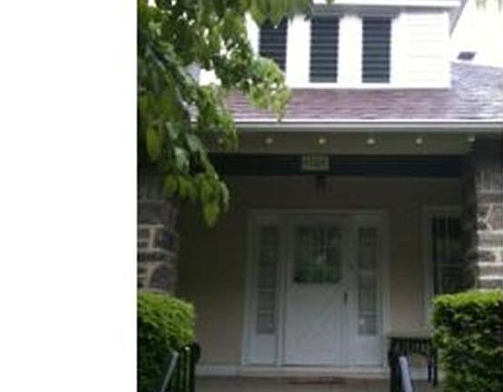 3rd image of 1101 Larchmont Ave