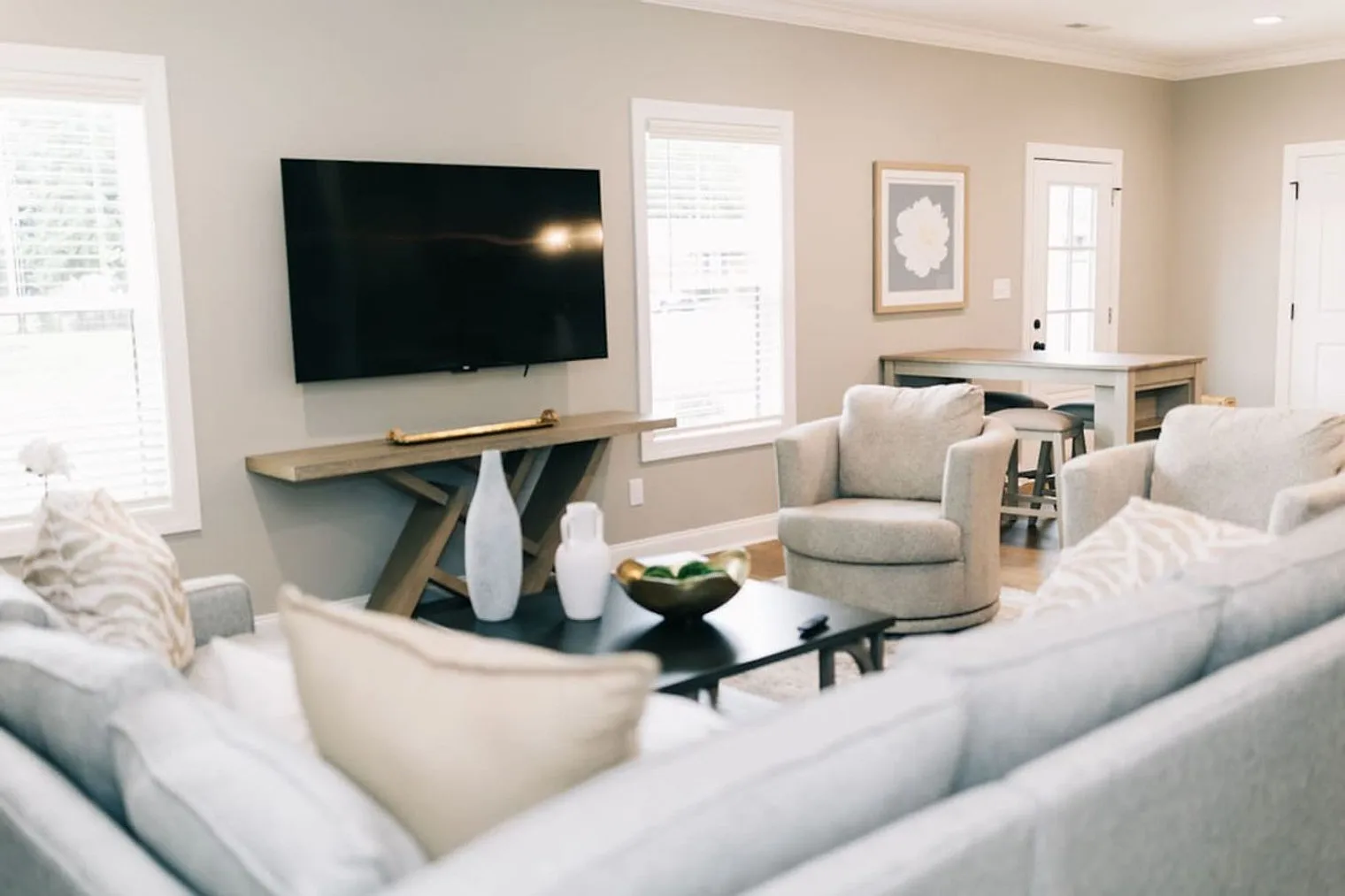 3 bed, 2.0 bath, $5,656 — Photo 3
