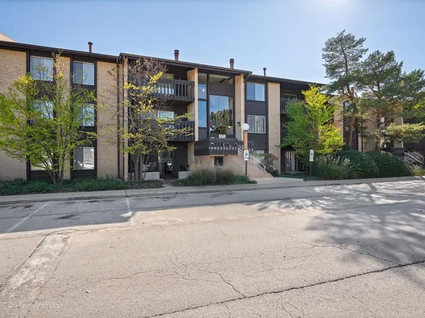 6177 Knoll Wood Rd APT 302, Willowbrook, IL 60527