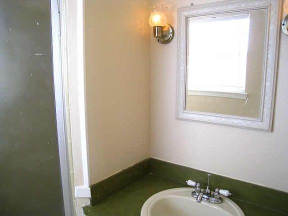 3rd image of 1710 Glenwick Ln