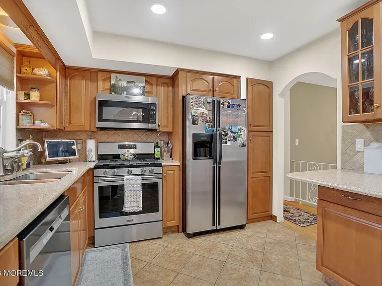 824 Knight St — Photo 1