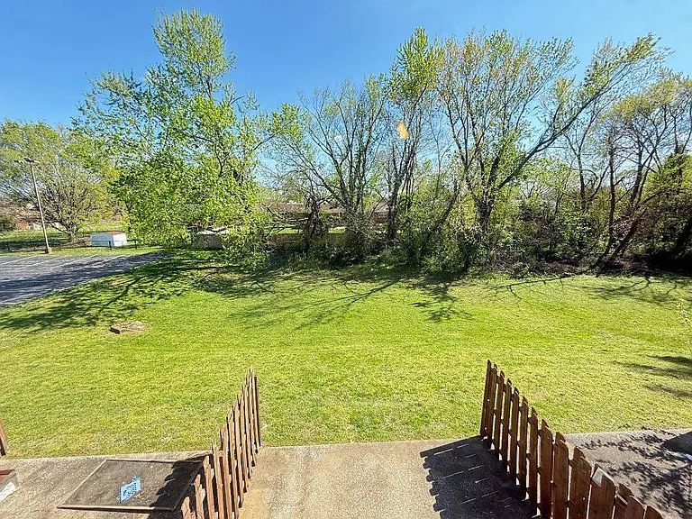 604 & D Eastwood St #A — Photo 16