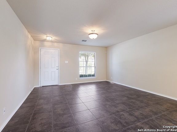 4th image of 423 Dolly Dr