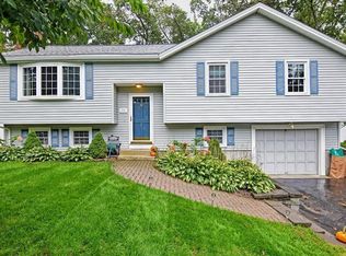 28 Overlook Dr, Bellingham, MA 02019
