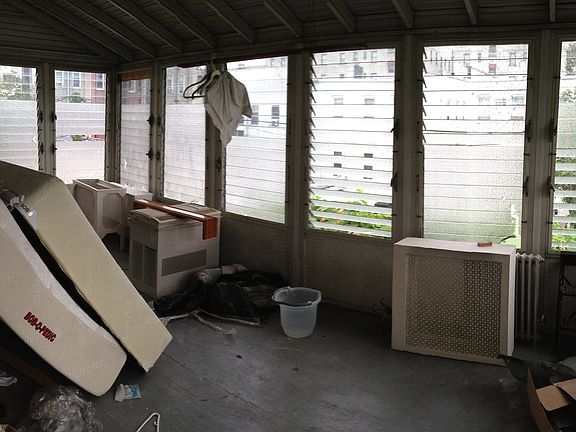 4th image of 2168 36th St