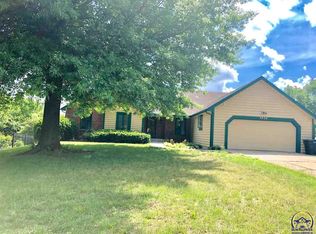 3824 SW Nottingham Rd, Topeka, KS 66610