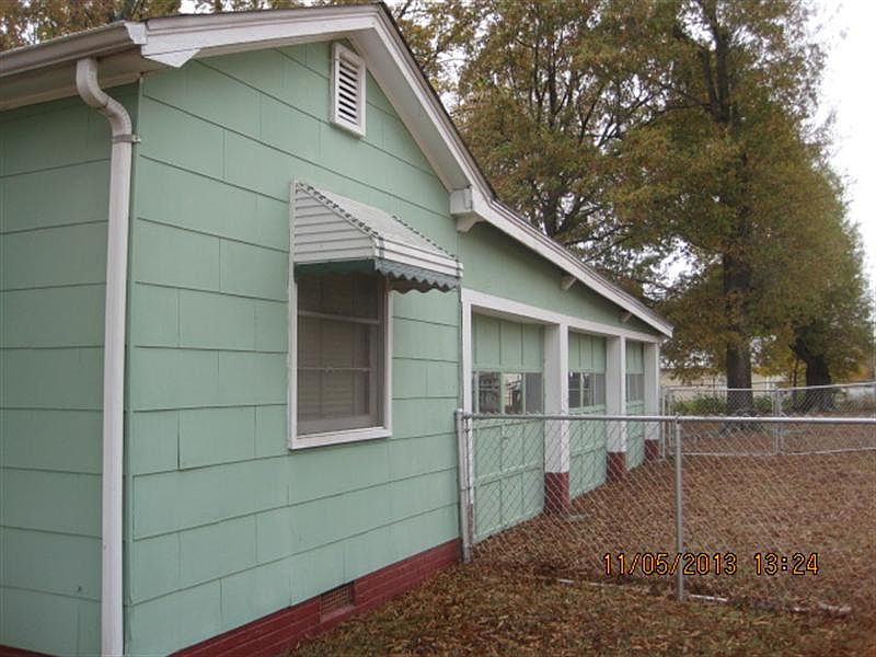 2nd image of 307 Alexander St