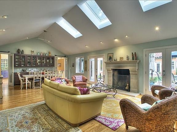 3rd image of 228 San Mateo Dr