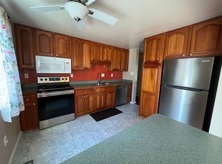 9121 Fox Lair Dr, Burke, VA 22015