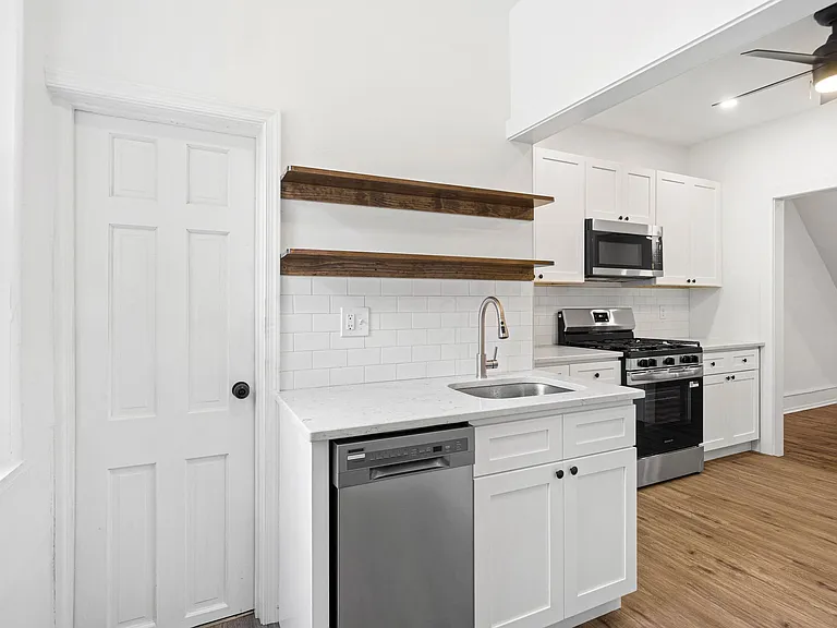 1329 S Lindenwood St — Photo 11