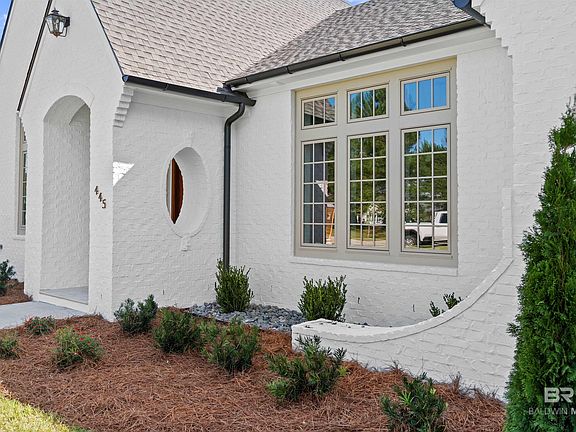 4th image of 445 Leavie Ln