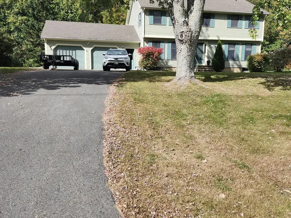 8 Constitution Avenue, Hampden, ME 04444