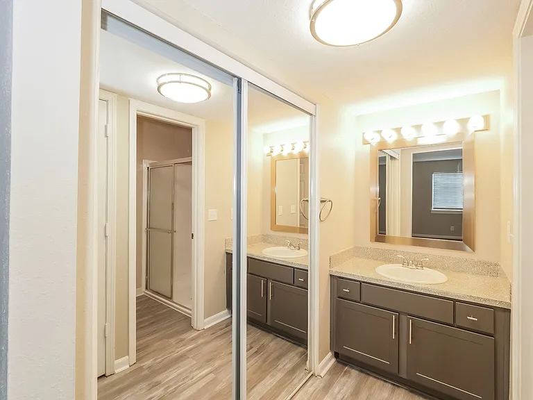 Hunters Glen Apartments — Photo 12