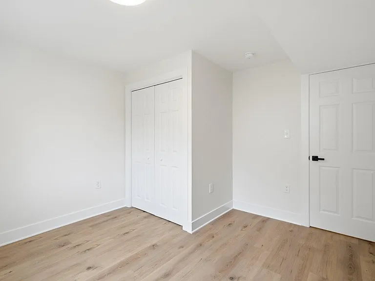 202 Leslie Ct — Photo 21