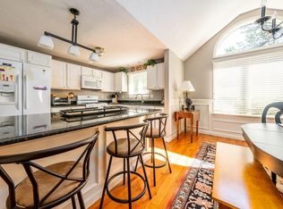 18 Beacon Ct UNIT 18, Mashpee, MA 02649