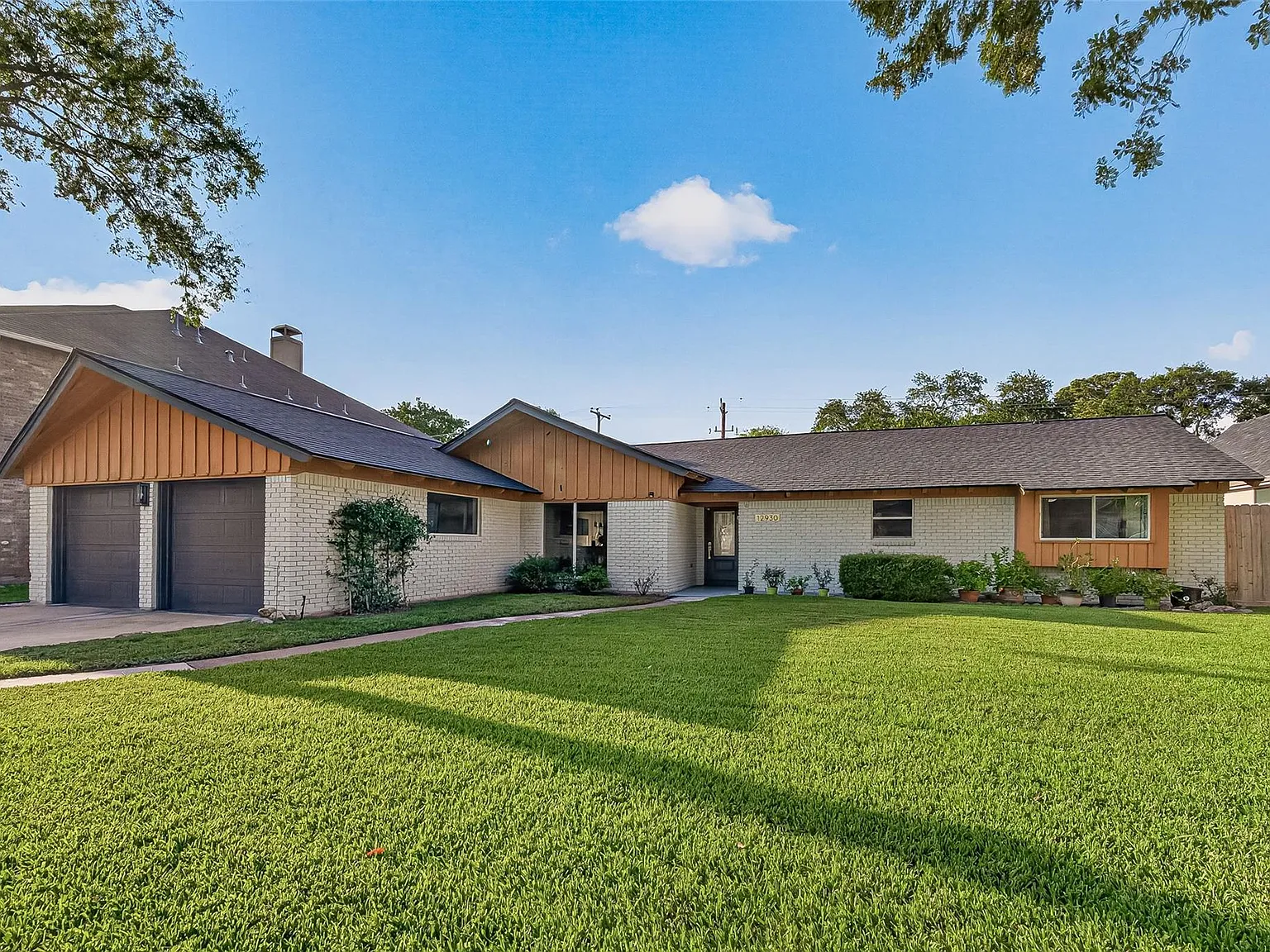 4 bed, 3.0 bath, 2153 sqft, $3,800 — Photo 2