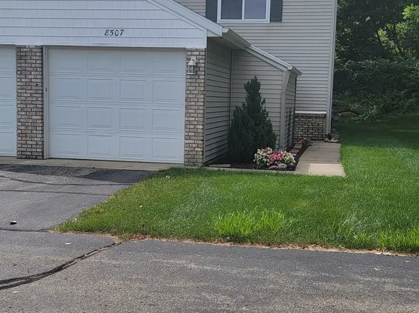 8507 Courtland Dr NE, Rockford, MI 49341