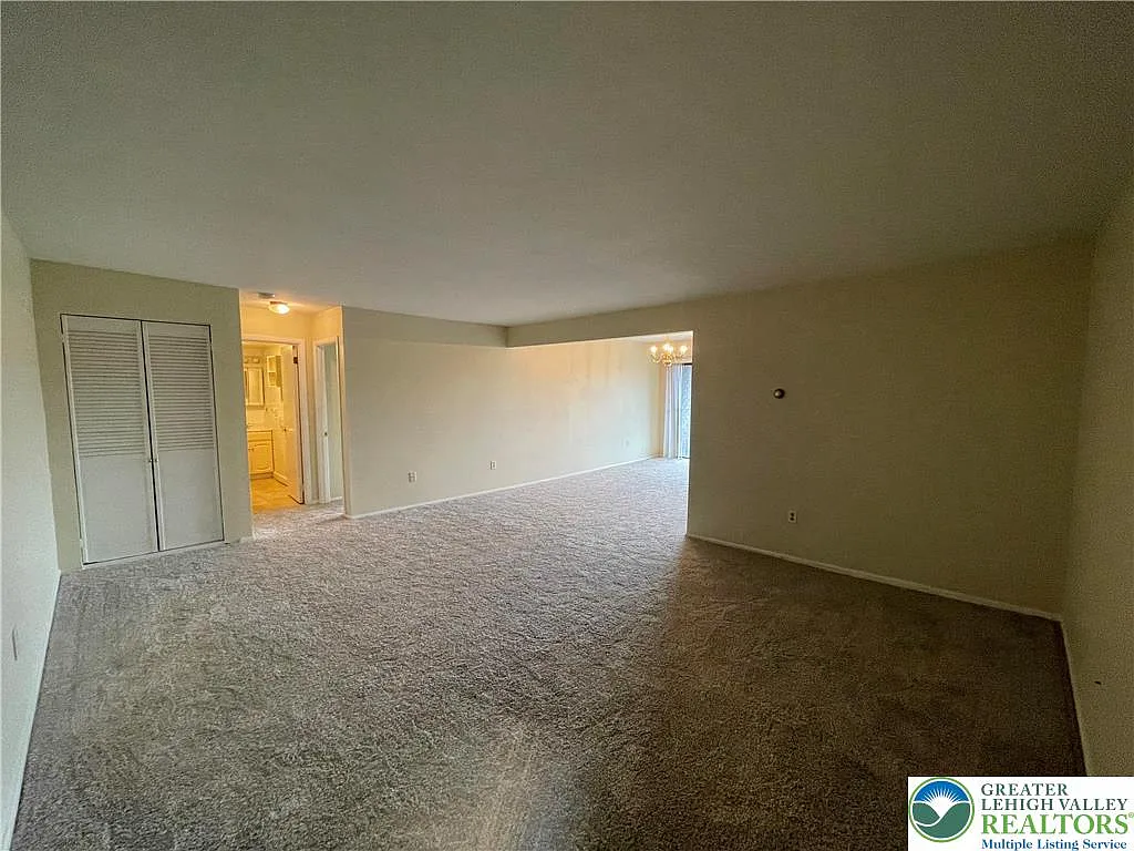 Building Photo - 1590 Alta Dr