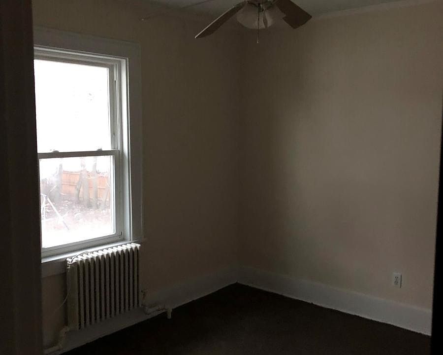 2nd image of 911 Lake Ave APT 3