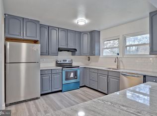 3 Arborwood Ln, Sicklerville, NJ 08081