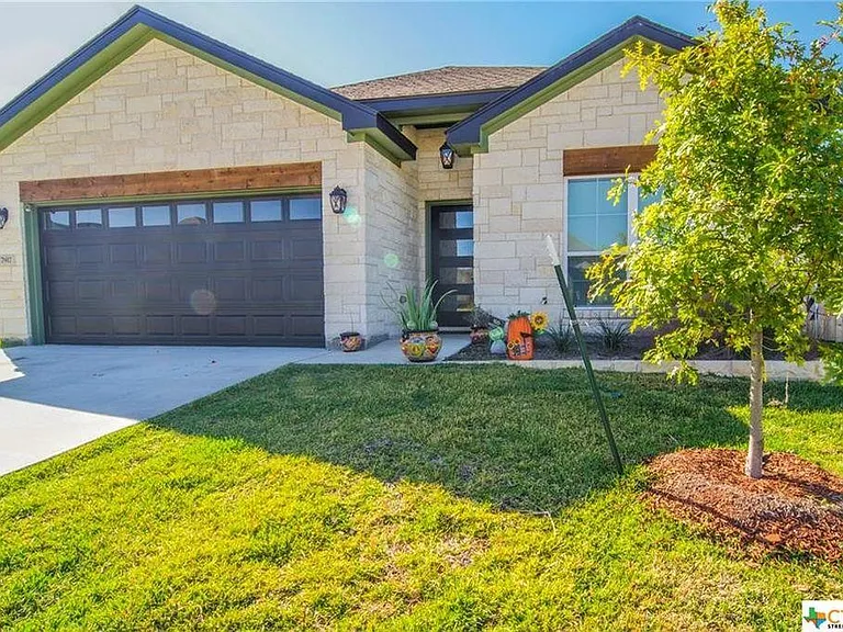 7917 McCullough Loop — Photo 2