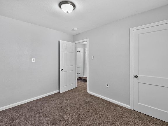 4th image of 306 W 51st St