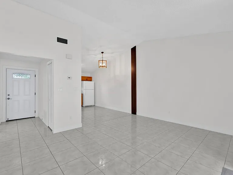 1434 Ravida Cir — Photo 7