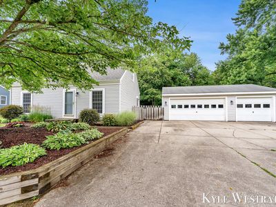 11129 Woodbushe Dr SE, Lowell, MI, 49331