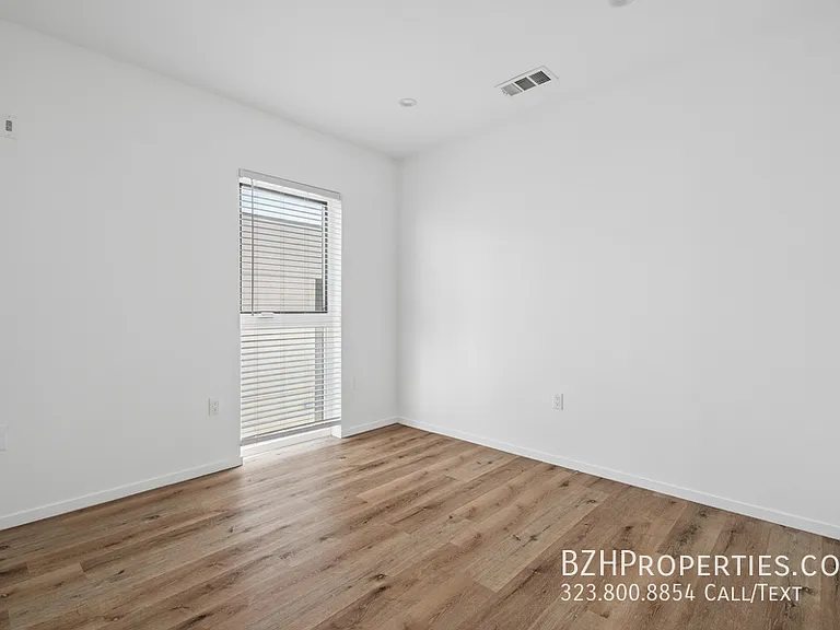 662 1/2 N Mariposa Ave — Photo 14