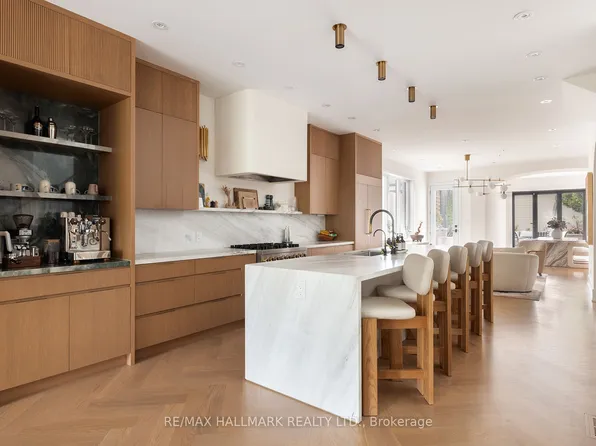 18 Foxley St, Toronto, ON M6J 1R1