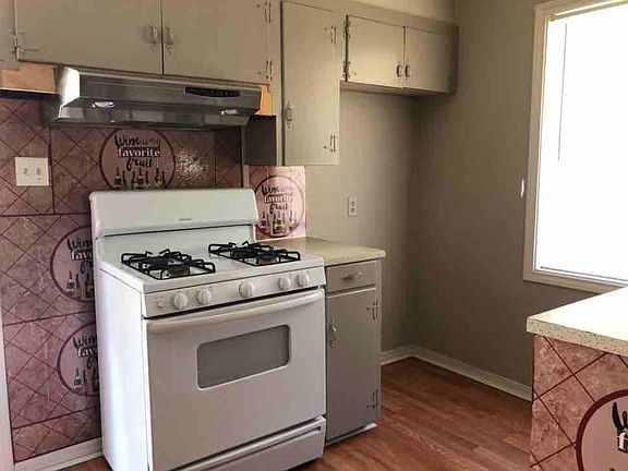 3rd image of 260 W Alexander Ave