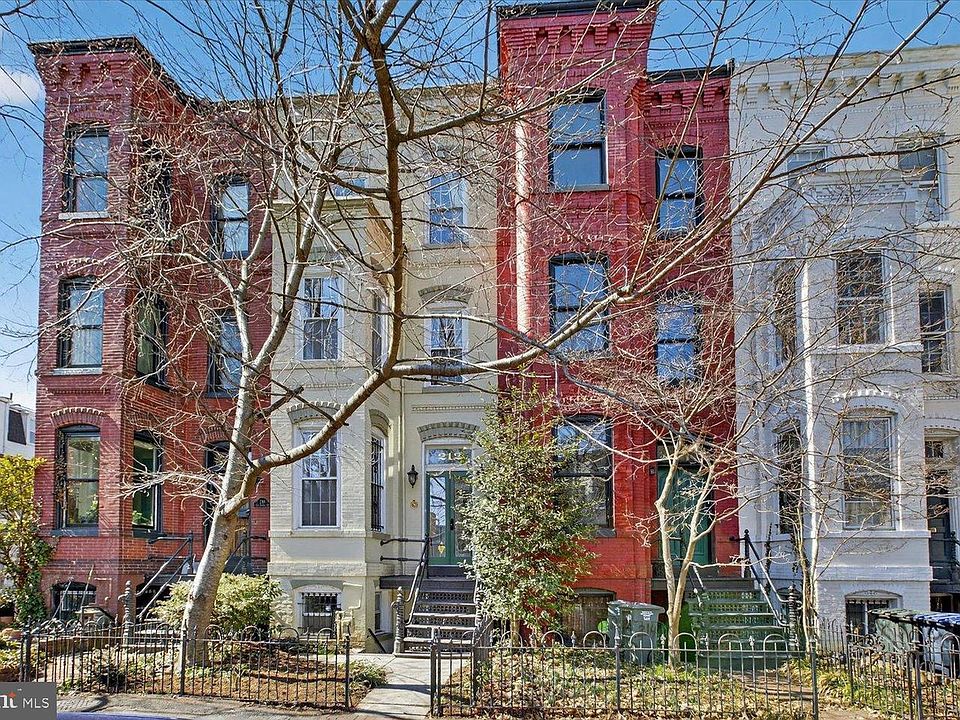 1st image of 212 5th St NE