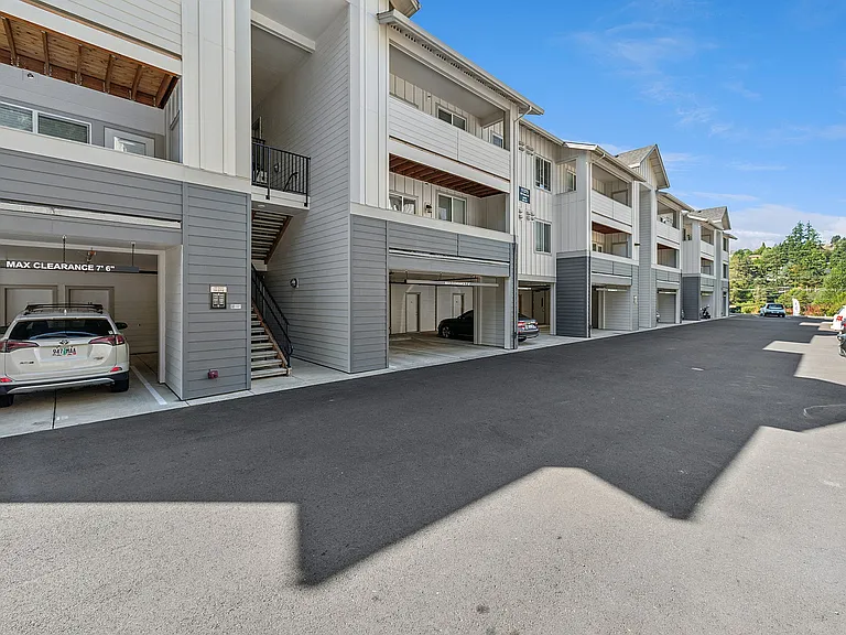 Pacific Ridge Apartments — Photo 55