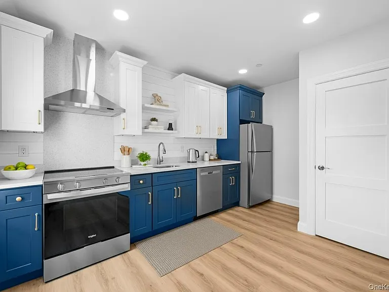 584 Main St #1 — Photo 4