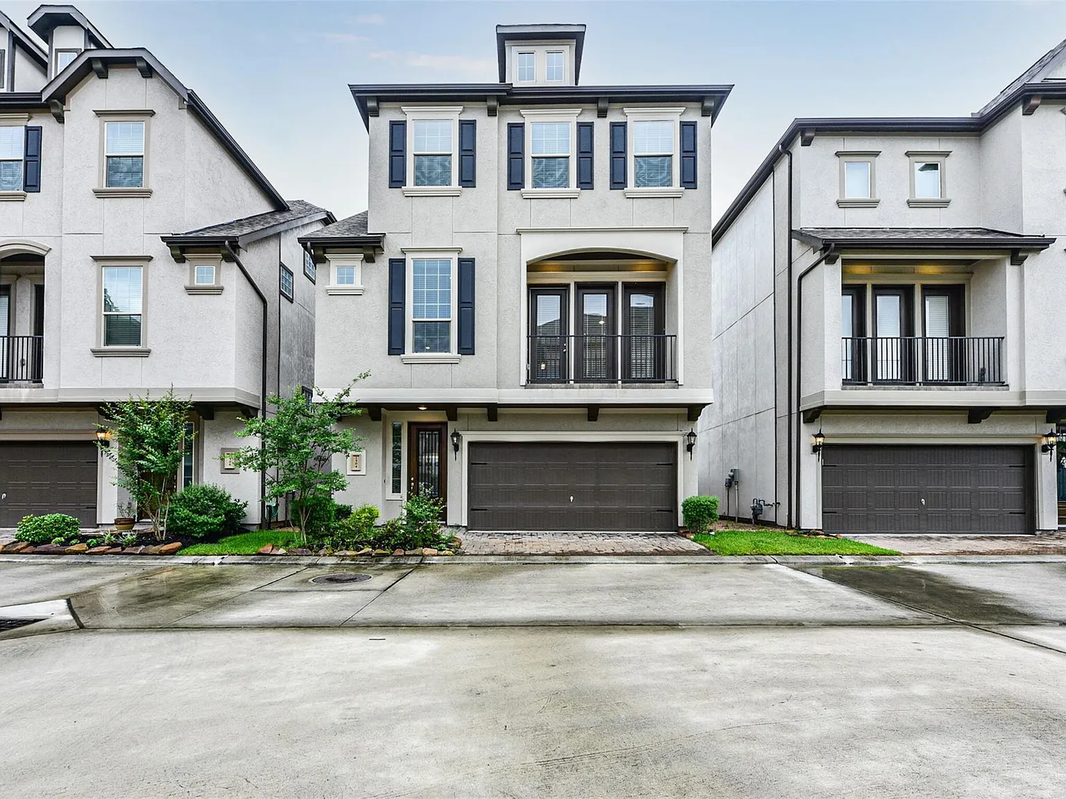 3 bed, 3.5 bath, 1921 sqft, $2,900 — Photo 1