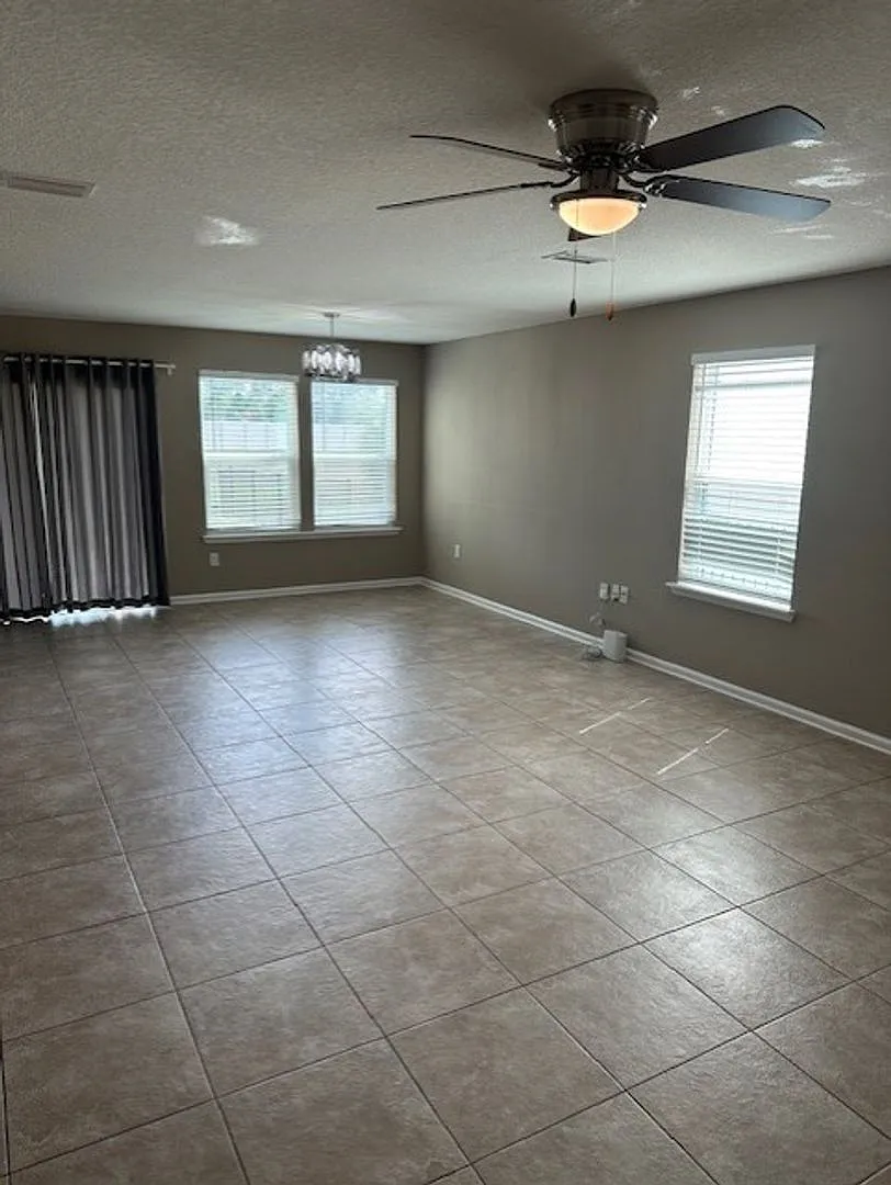 Beautiful and Spacious Westside Gem — Photo 4
