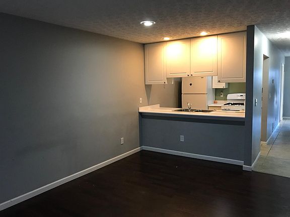 3rd image of 4683 Cadmus Dr #101