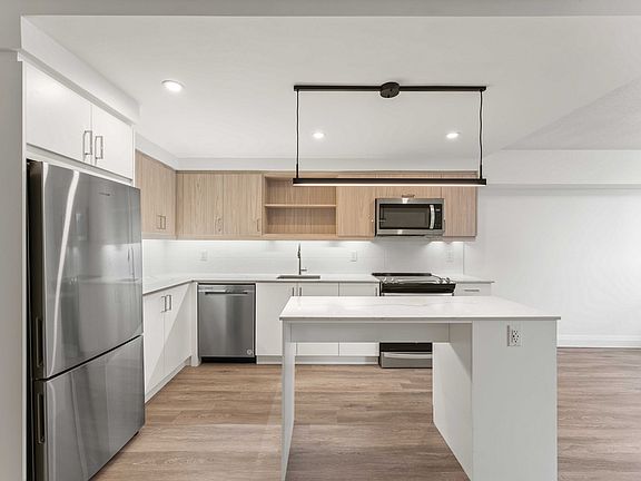 4th image of 297 Queens Ave #202