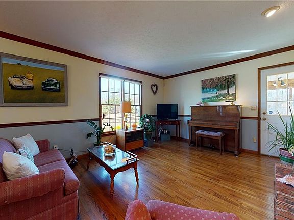 5th image of 8555 Willow Ln