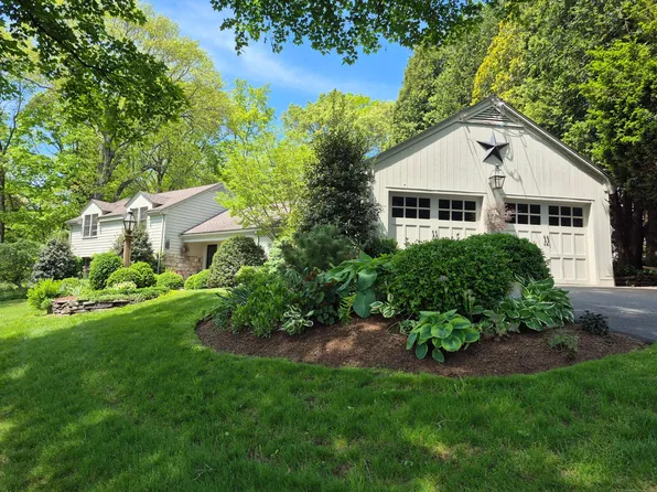 2 Ridgewood Drive, Danbury, CT 06811