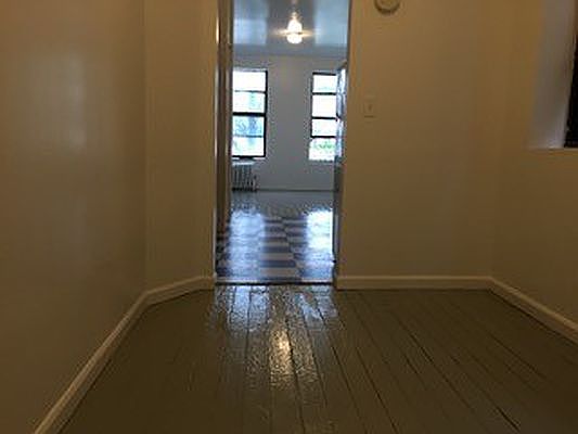 4th image of 512 E 12th St APT 15