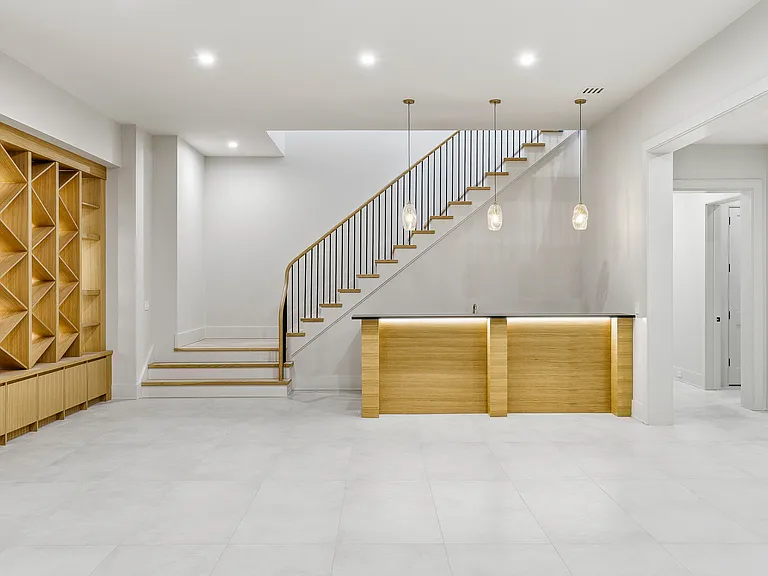 120 Halsey Ln — Photo 37