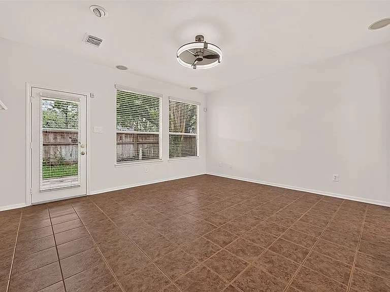 6118 Breezy Hollow Ln — Photo 12