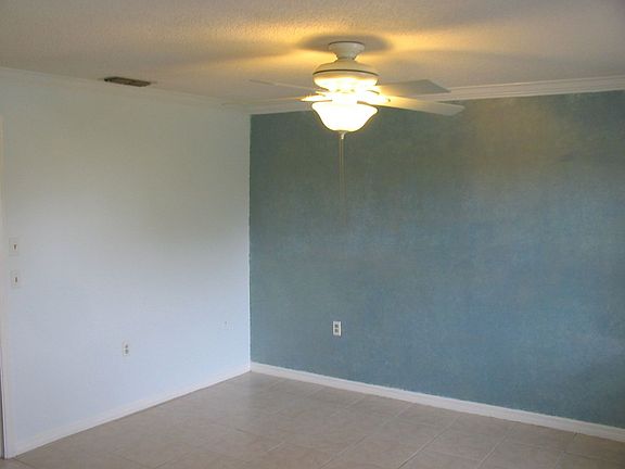 5th image of 114 S Primrose Dr